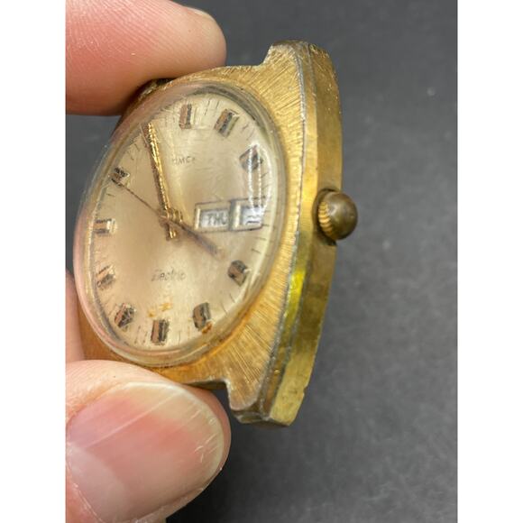 Vintage Timex Electric Day Date Tank Mens Watch Gold Tone Water Resistant 37MM main image 5